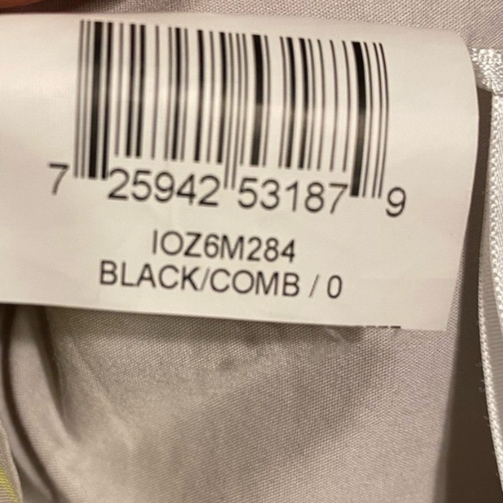 BCBGMaxAzria Black and Cream Abstract Mini Dress. Size 0. Pet / Smoke Free - Picture 5 of 6